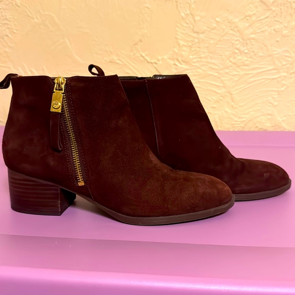 Tommy Hilfiger maroon suede booties sz 8